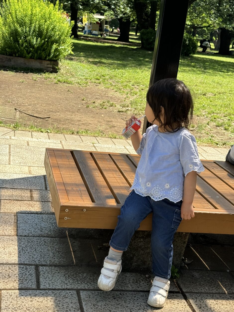 ２歳児の後ろ姿